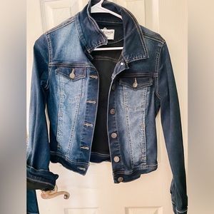 Size small Jean jacket SUPER cute